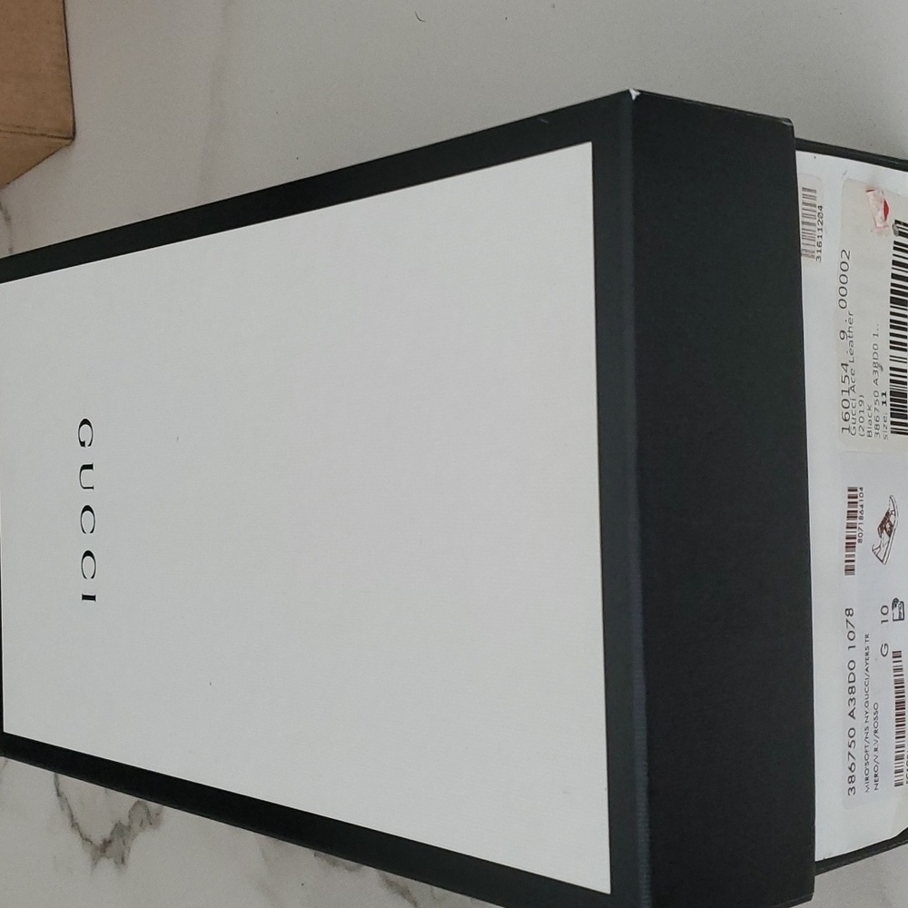 Gucci sneaker low top size 11
